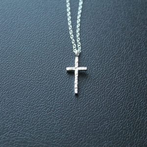 Collar de Cruz en Plata 925, diseño elegante