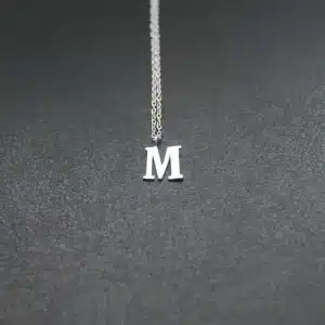 Collar con letra m plata 925 con cadena de 45 cm