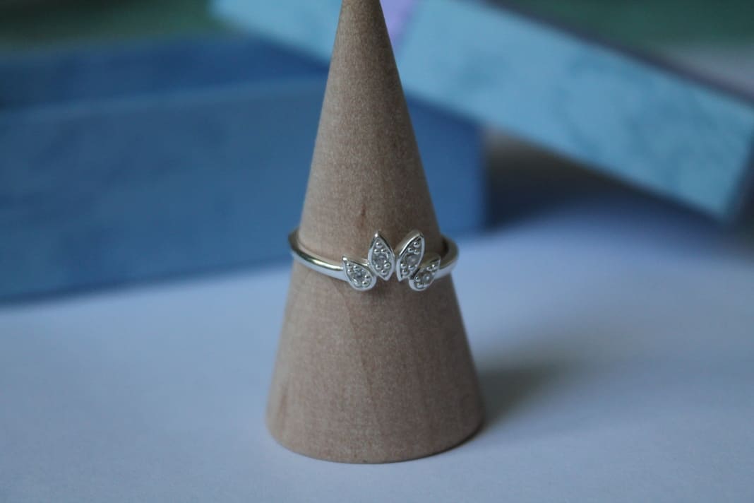 Anillo Hojas de Plata con Zirconia Cúbica