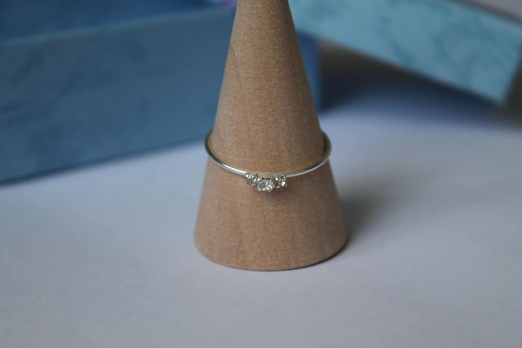 Anillo Redondo de Plata con Zirconia Cúbica