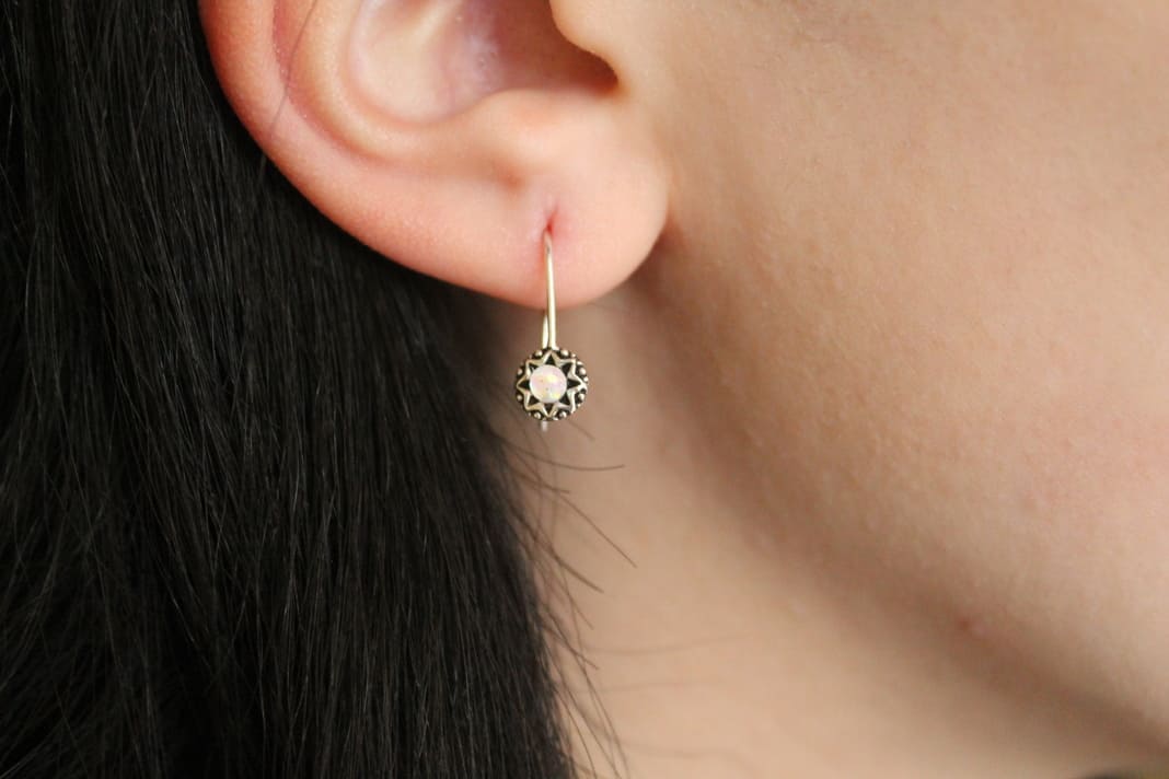 Aretes de Plata Oxidada con Ópalo Sintético