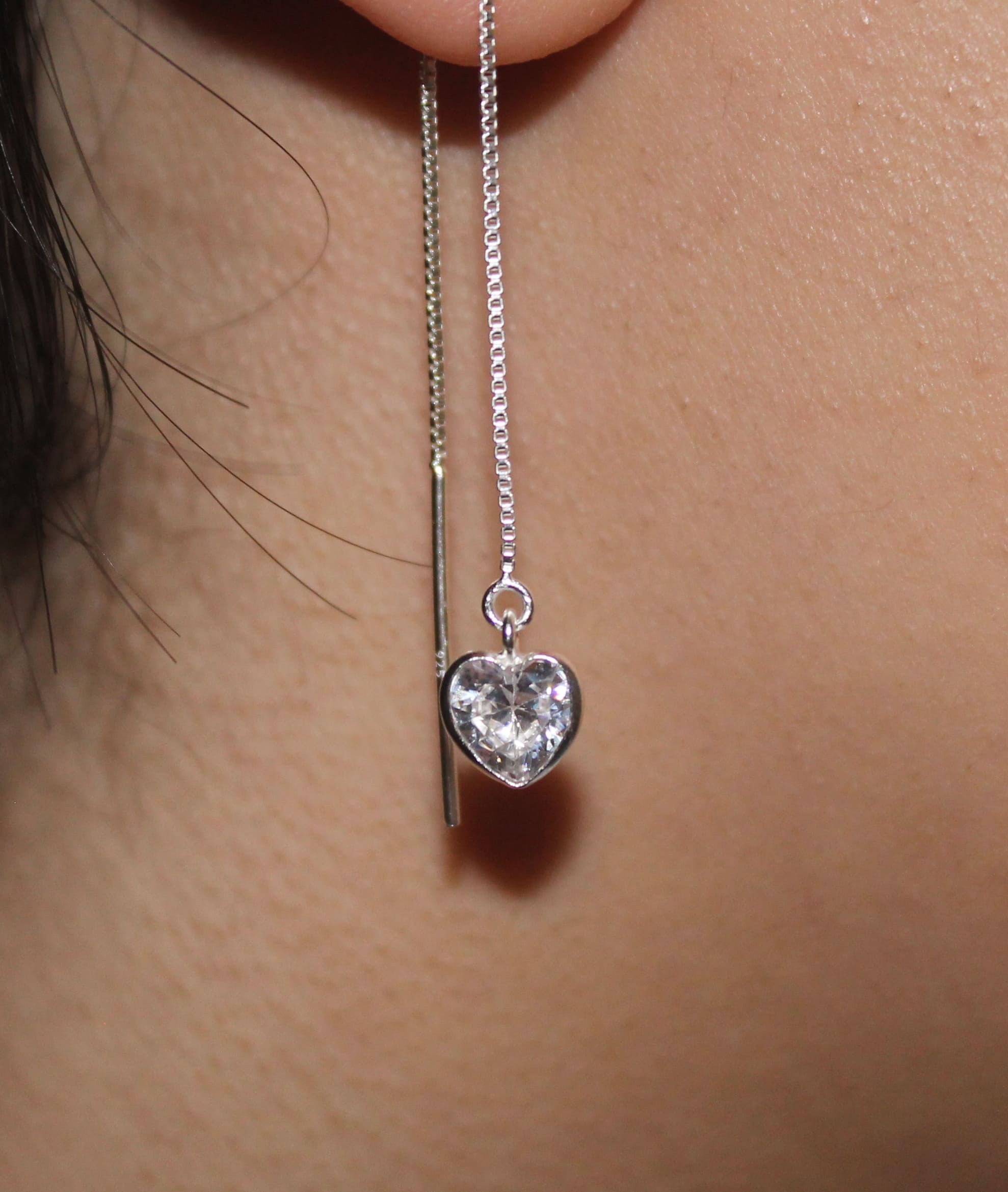 Pendiente de corazón de hilo de plata con circonita cúbica