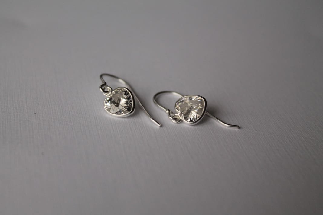Pendientes Corazón de Plata con Zirconia Cúbica - Imagen 2
