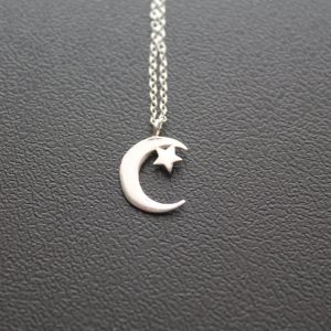 Collar de luna y estrella de plata 925 con acabado chapado en plata