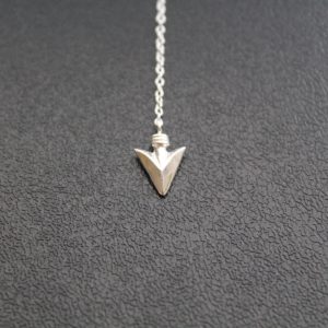Collar de flecha en plata de ley 925 con acabado plateado y cadena de 45 cm