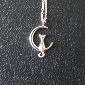 Collar de gato y luna en plata de ley 925 con acabado chapado en plata