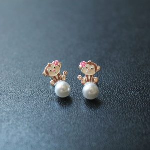 Pendientes Mono Infantil Plata con Perla Sintética y Epoxi
