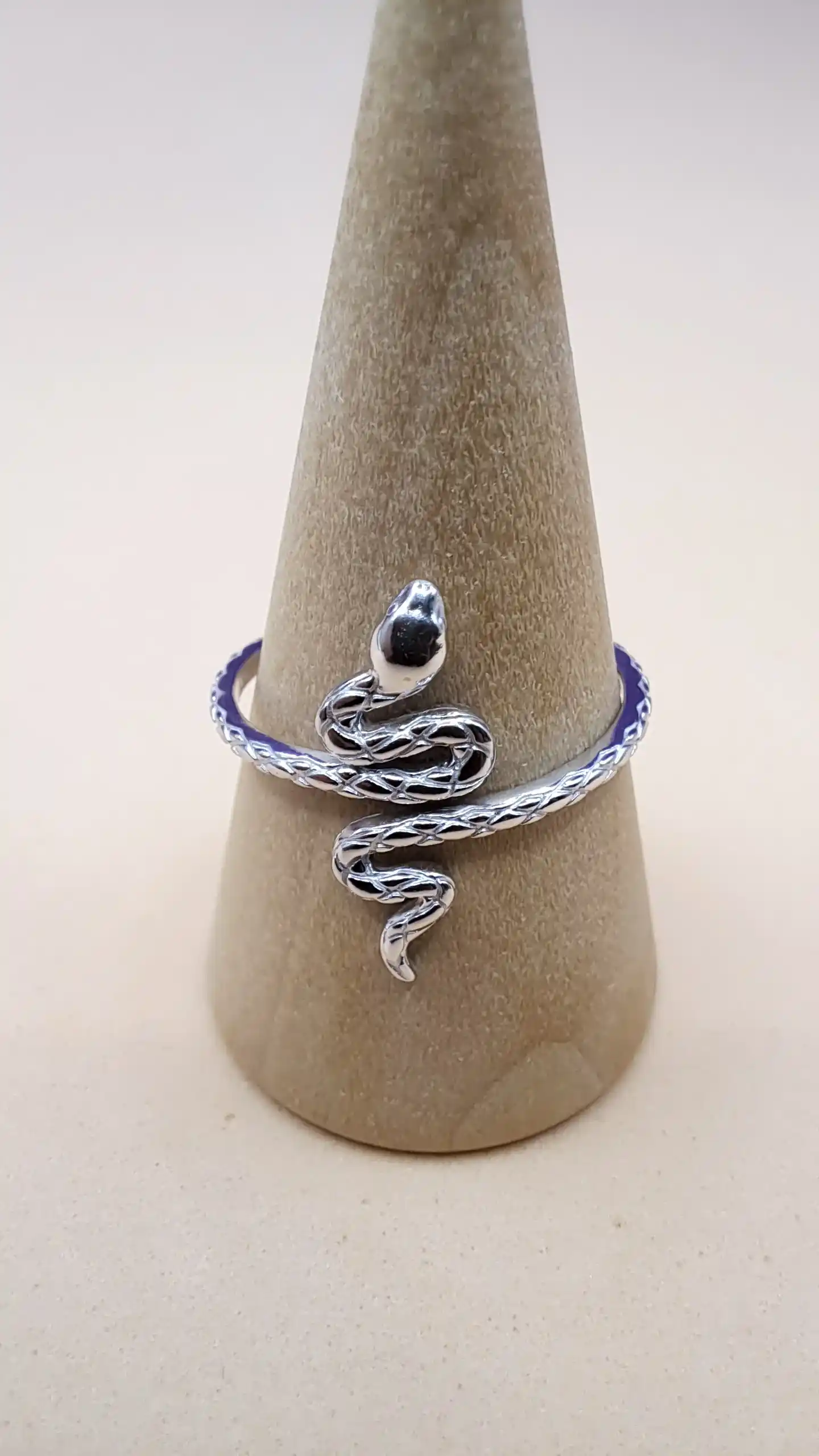 Anillo serpiente ajustable de plata 925 con escamas grabadas