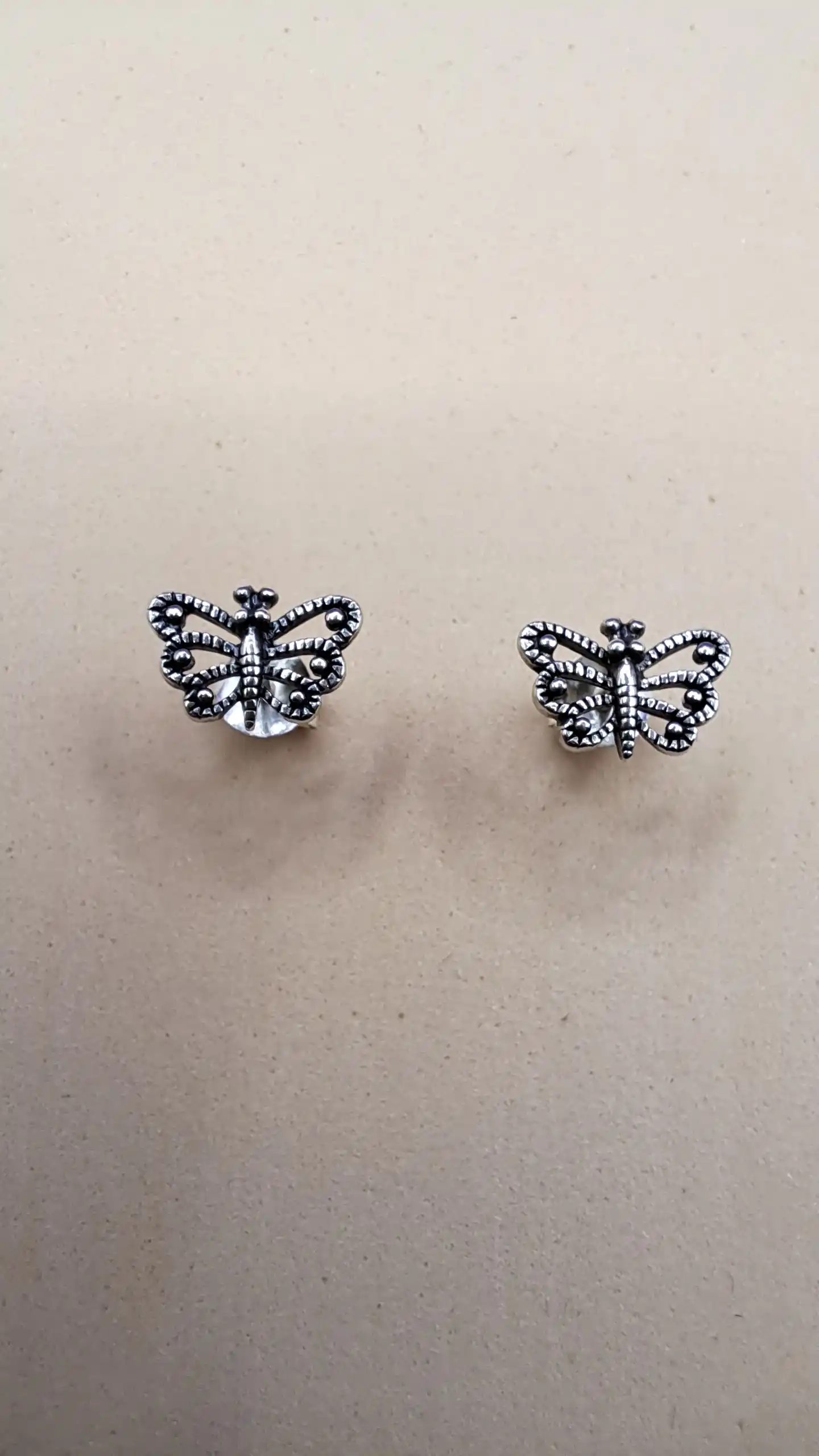 "Aros de mariposa de plata 925 con alas de filigrana oxidada