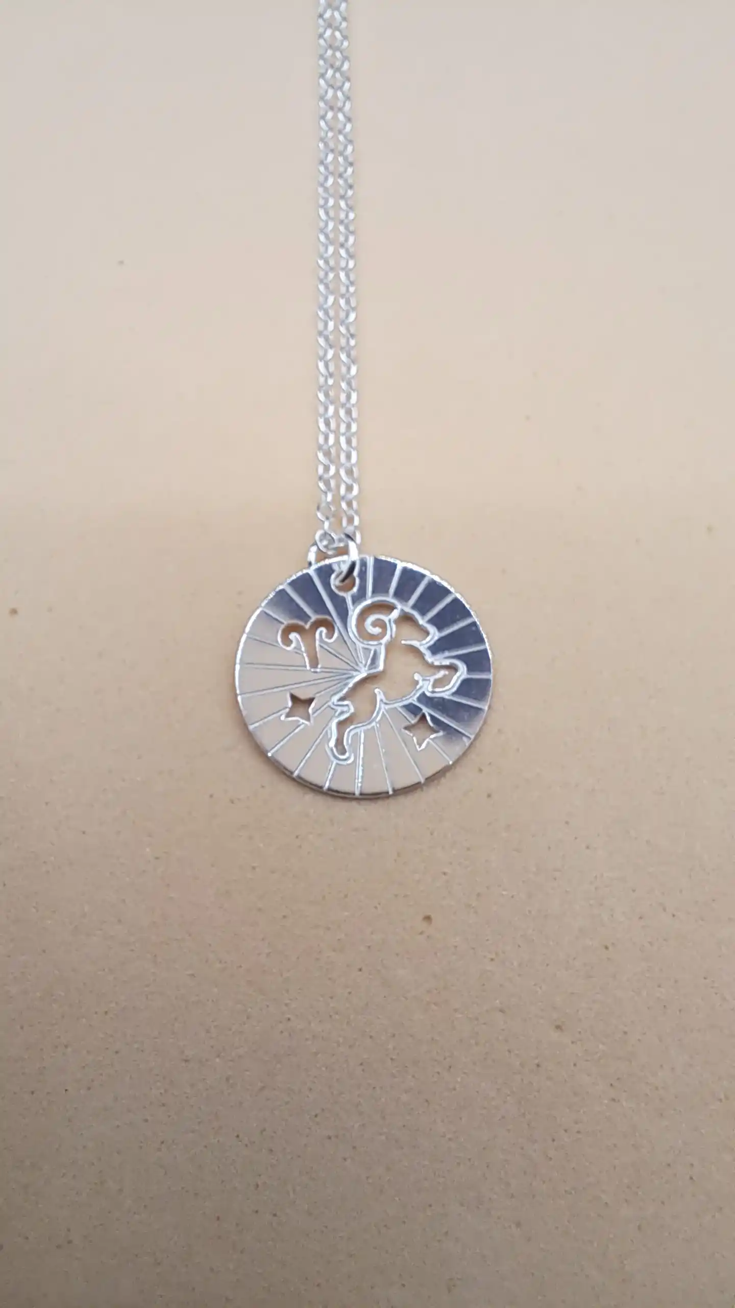 Collar de Aries en plata de ley 925 cortado a láser