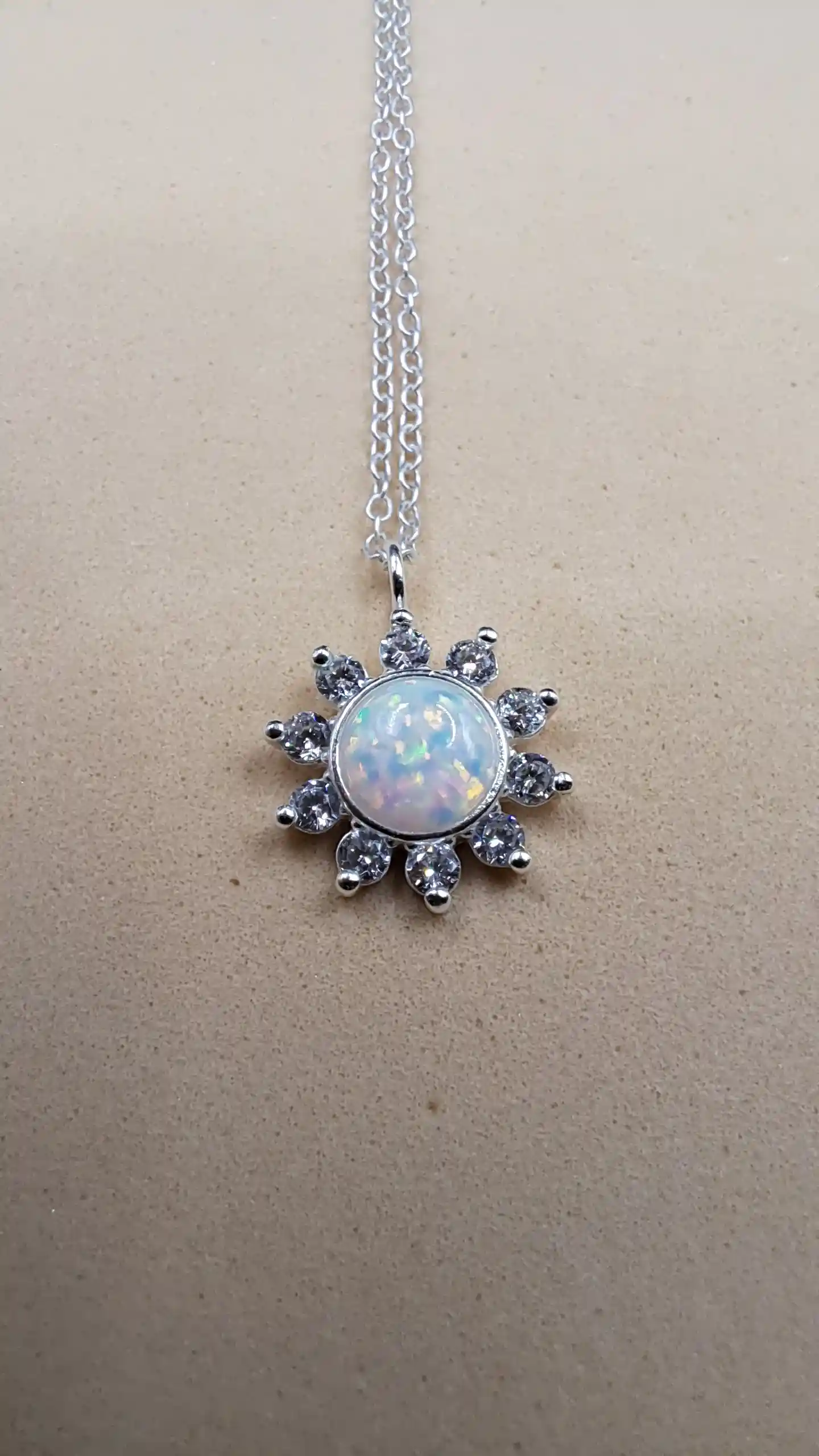 Collar de sol de plata 925 con ópalo multicolor y circonitas