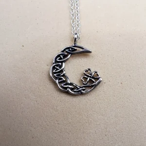Collar de luna y trébol celta de plata 925 con nudos entrelazados