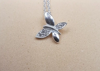 Collar mariposa con circonitas