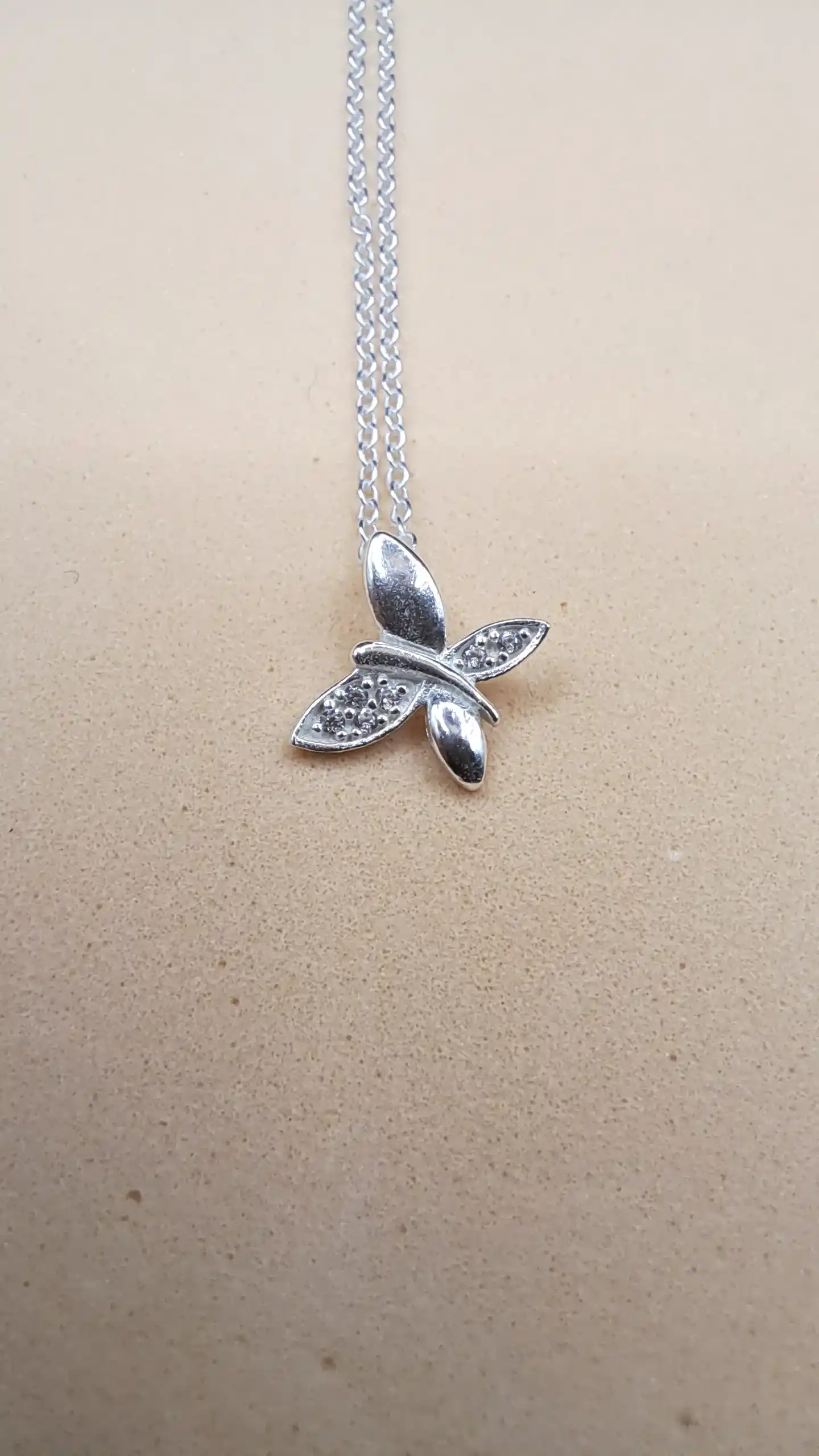 Collar mariposa con circonitas de plata 925, alas con 6 piedras