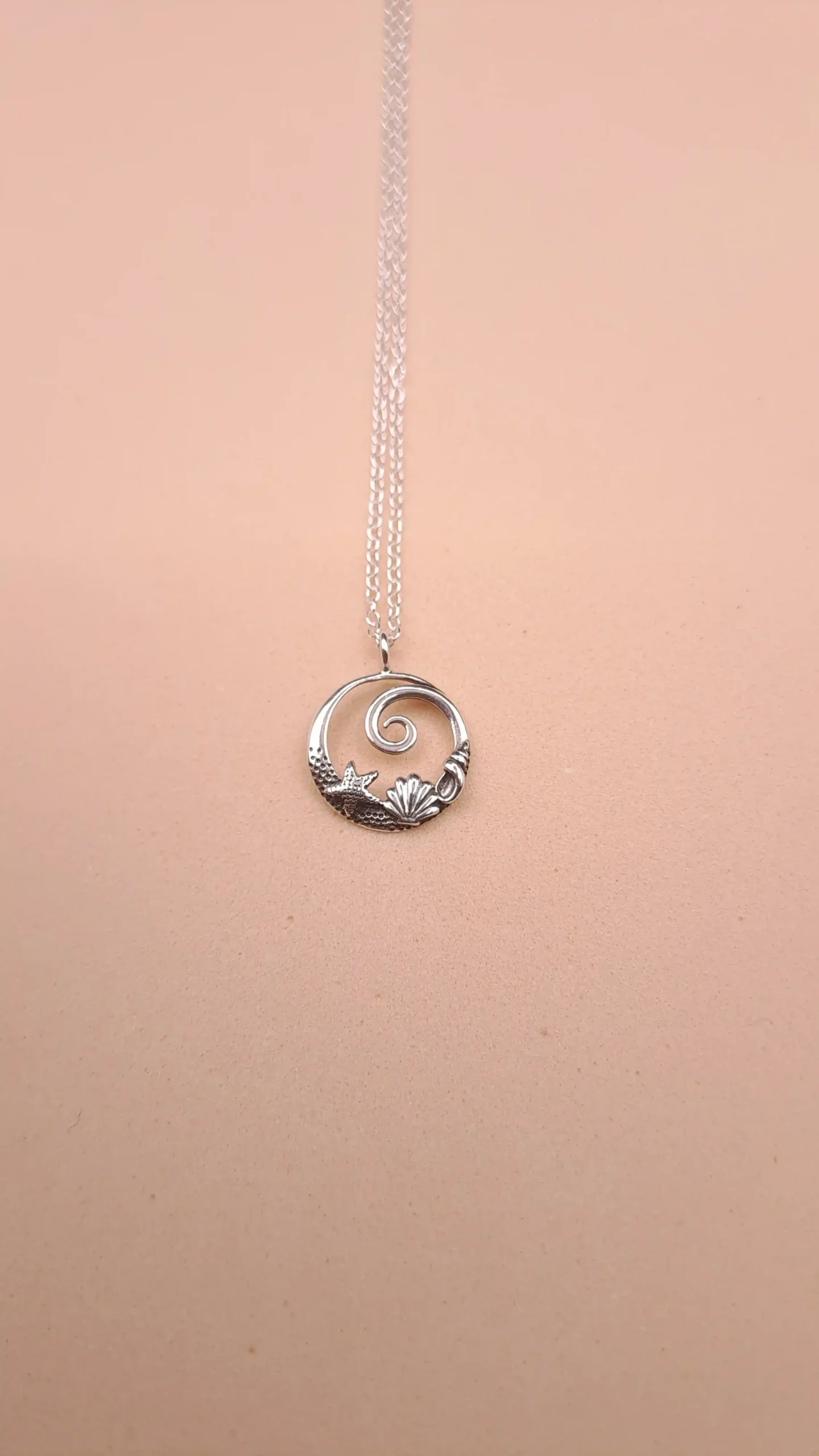 Collar ola de mar de plata 925 con concha, caracola y estrella de mar en relieve