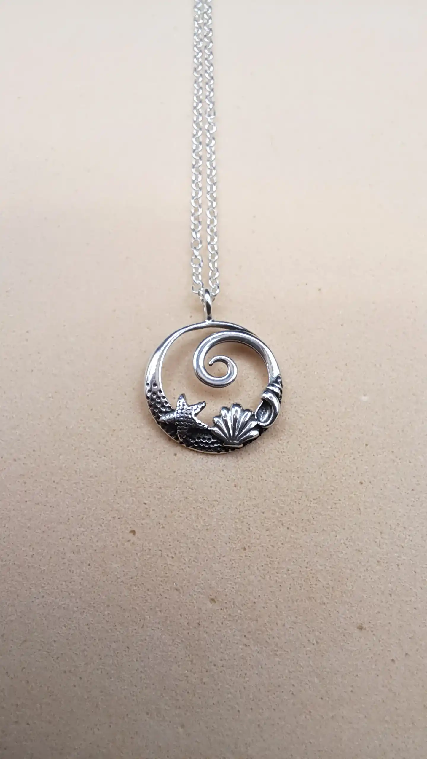 Collar ola de mar de plata 925 con concha, caracola y estrella de mar en relieve