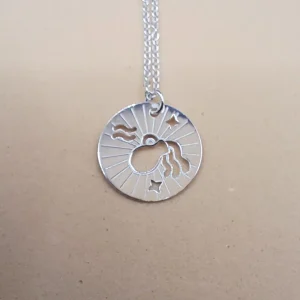 collar de acuario plata 925 con el cántaro derramando agua