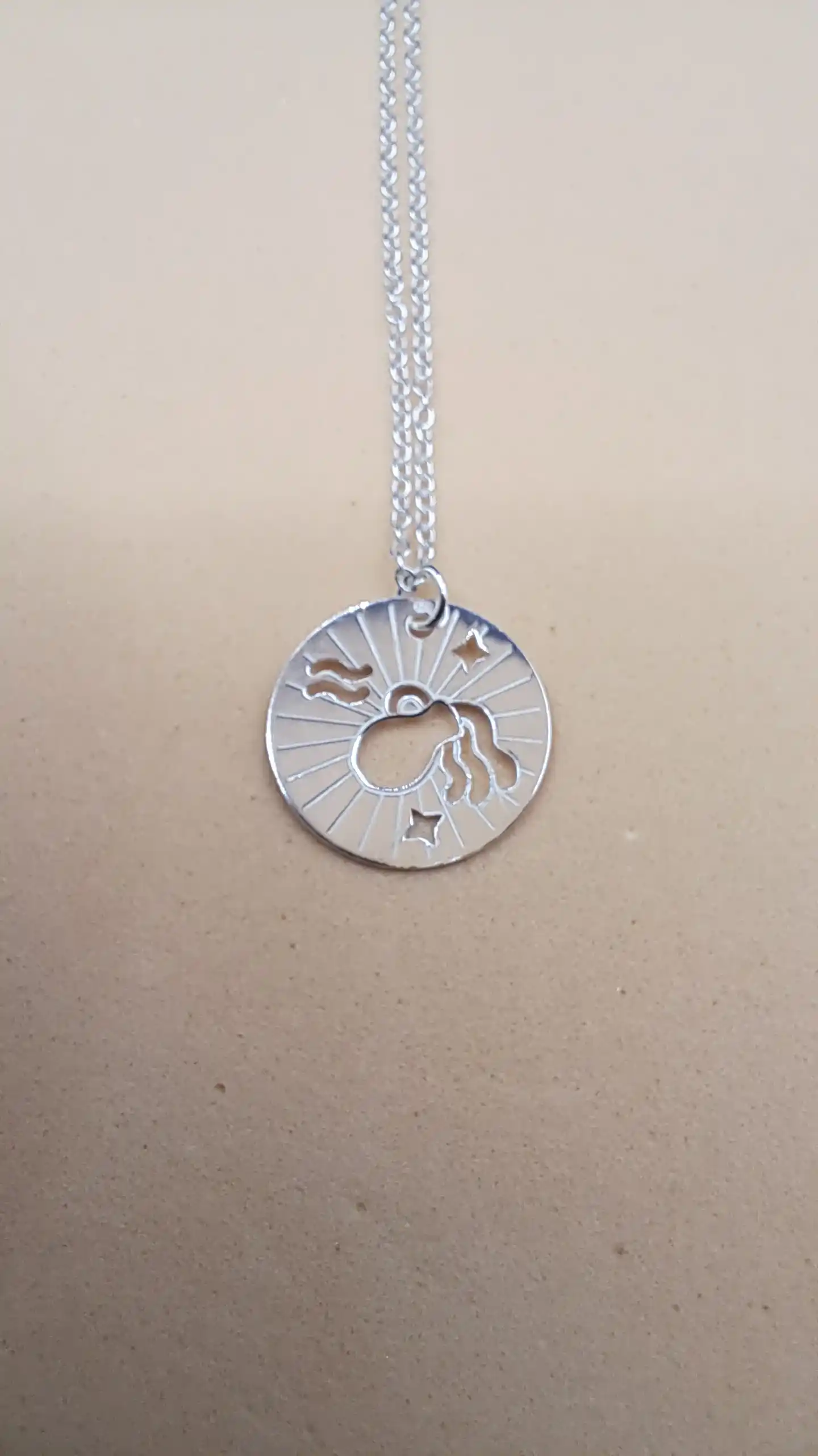 collar de acuario plata 925 con el cántaro derramando agua