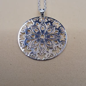 Collar de mandala de plata 925 calado a láser, medallón de 20 mm