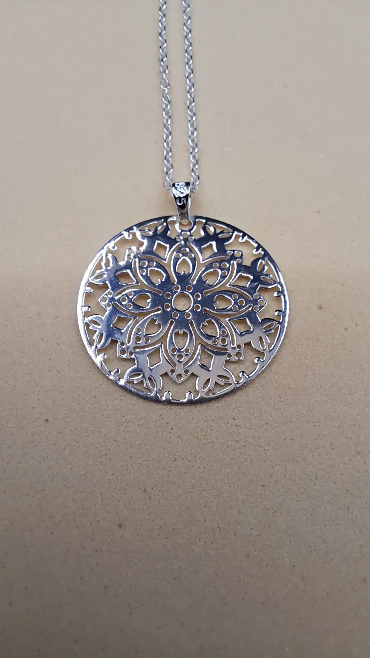 Collar de mandala de plata 925 calado a láser, medallón de 20 mm