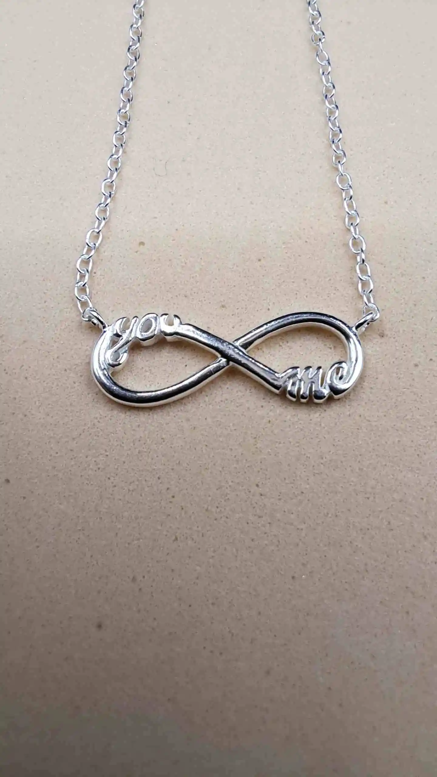 Collar infinito de plata 925 con palabras you y me integradas